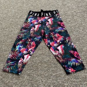 VS PINK cropped Ultimate Leggings SZ M